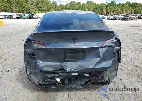2021 Tesla Model Y z USA, uszkodzony, nr VIN 5YJYGDEEXMF084300